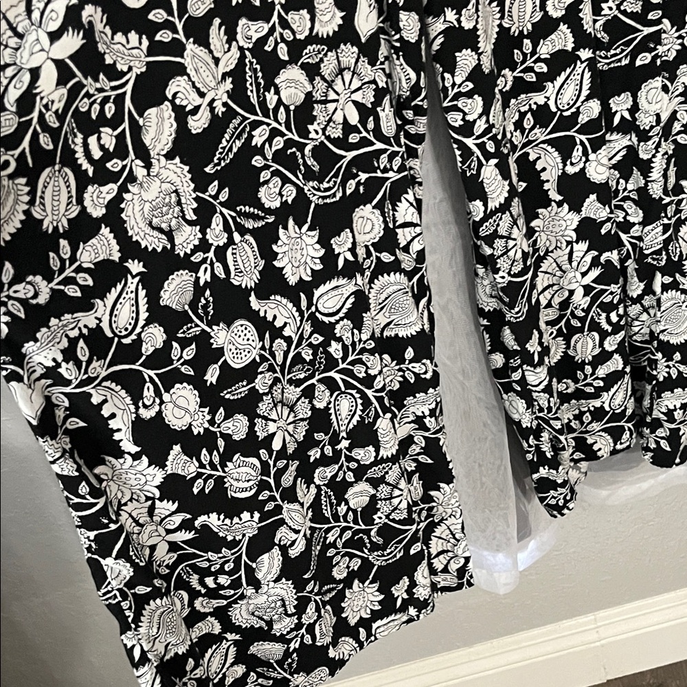 Black & White Floral Jumpsuit Romper - Sleeveless with pockets. - Picture 2 of 5